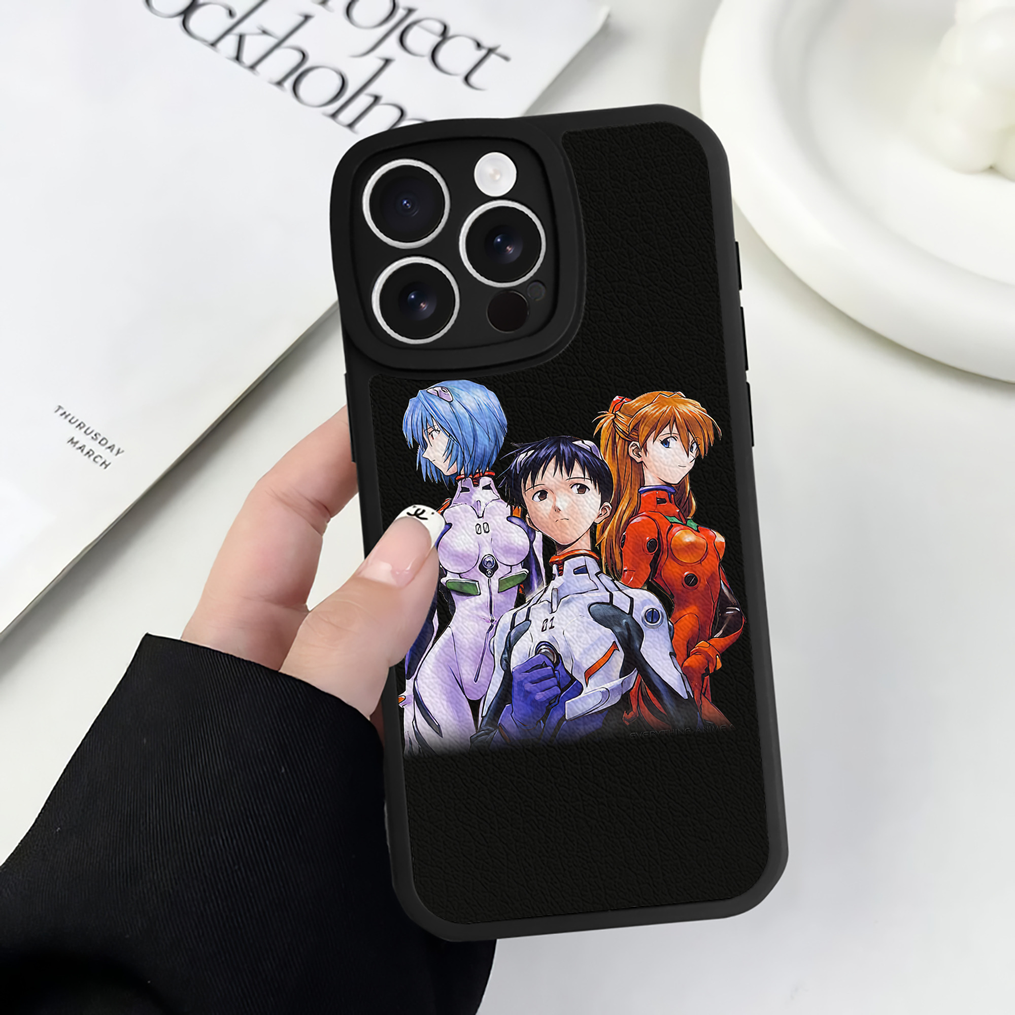 （画像用） EVA 新世紀エヴァンゲリオン 【iPhone 16シリーズ対応】シリコンスマホケース（レザー調） 材質：シリコン